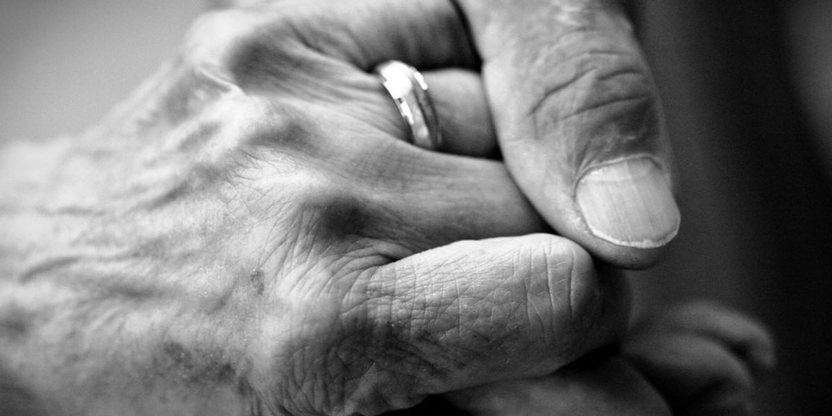 Dementia Jill du Toit Elderly 90-year-old couple sing each other back to health!