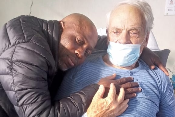 Car Guard’s Heartfelt Hospital Visit Shows True South African Kindness